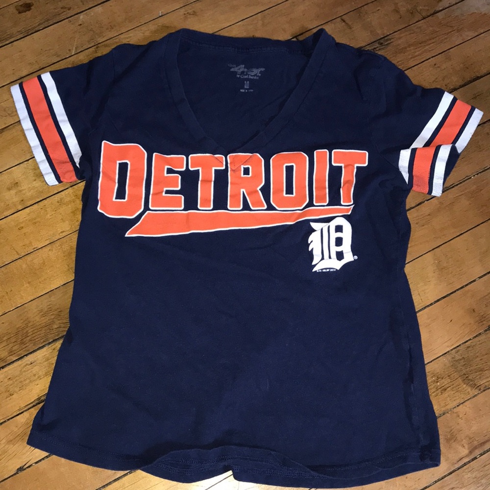 Detroit Tigers Girls' Navy Short Sleeve V-Neck Tee with Orange Lettering‎
